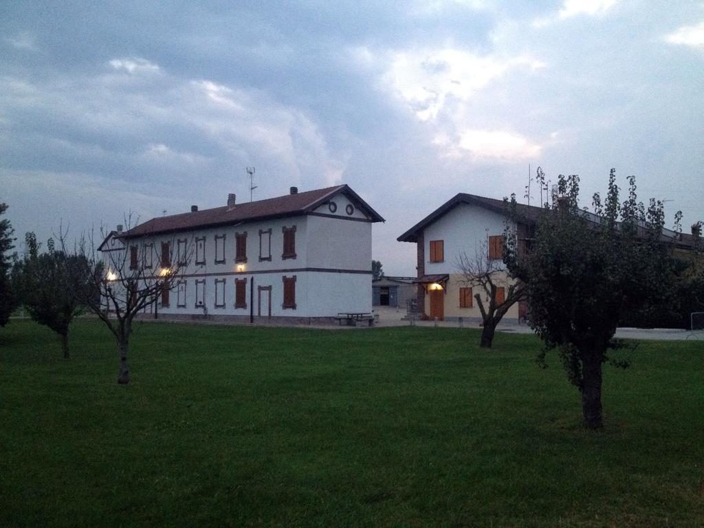 Bed And Breakfast Azienda Agricola Cascina Salazzara Magenta Exterior photo