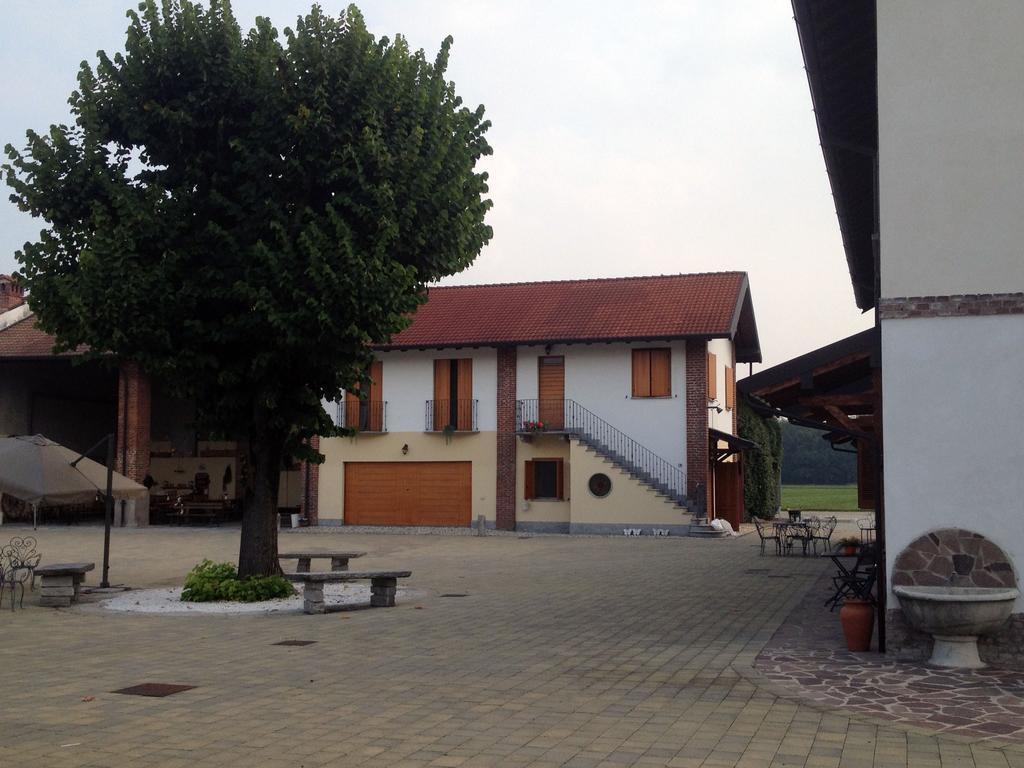 Bed And Breakfast Azienda Agricola Cascina Salazzara Magenta Exterior photo